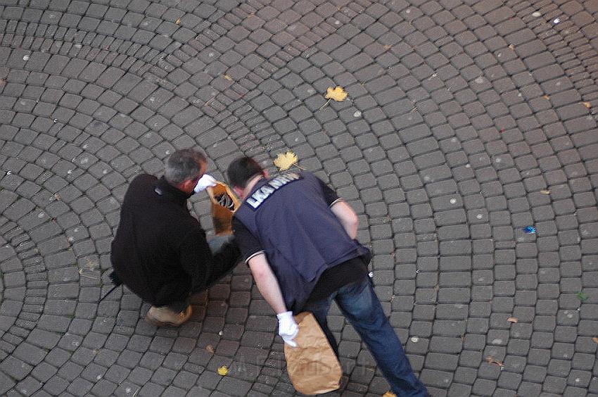 Herrenlose Einkaufstuete gesprengt Koeln Schildergasse P348.jpg